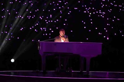 Justin Timberlake Pays Sparkly Tribute To Prince At Super Bowl