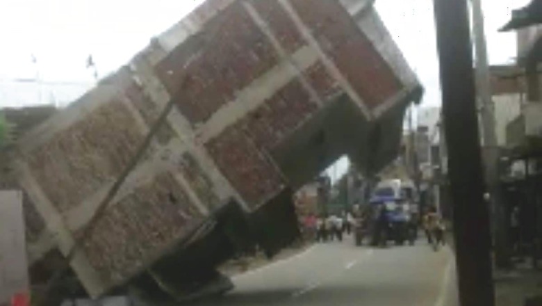 WATCH | Dramatic Video Shows Truck Driver's Close Shave as 2-Storey Building Collapses in Bihar