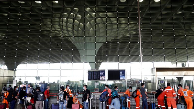 Omicron Scare in Bengaluru Prompts Fresh Curbs in Mumbai; BMC Issues Rules For Airport