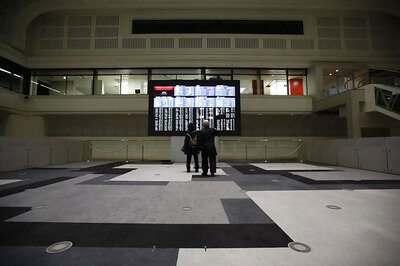 Japan Shares at Two-Decade Top, Yen Near Three-Month Low as Abe Wins