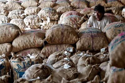 'For Cashless Society First Consider Needs of Farmers, Labour'