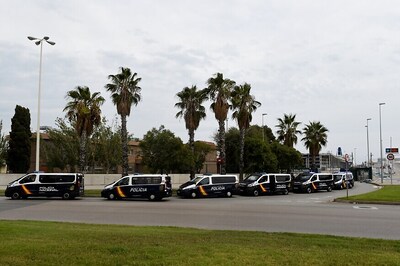 Police Seal Off 1,300 Polling Stations in Catalonia, Resistance Continues