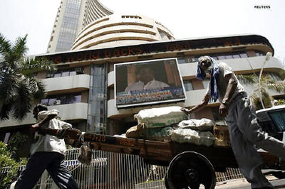 Sensex rises past 18,000; RIL, ICICI lead
