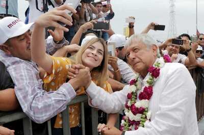 Wind in Sails, Mexican Leftist Heads to Giant Stadium for Campaign Finale