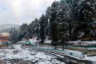 Cold Wave-like Conditions in Kashmir; Thin Sheet of Ice Over Dal Lake