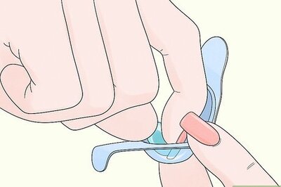 How to Put on Contact Lenses with Long Nails