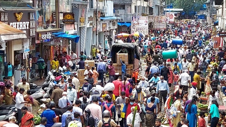 Few Hrs Left for Ganpati Festival, Mask-less Residents Throng Thane Market Amid Covid
