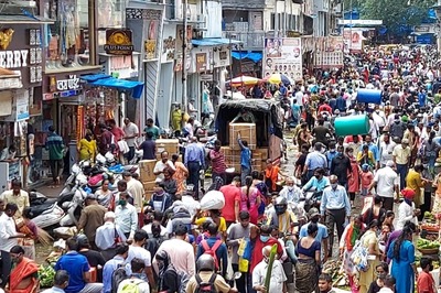 Few Hrs Left for Ganpati Festival, Mask-less Residents Throng Thane Market Amid Covid