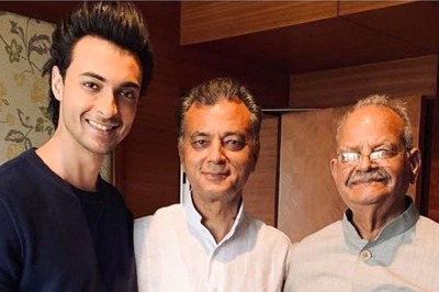 Aayush Sharma, Arpita Khan Attend His Grandpa Pandit Sukh Ram's Funeral in Mandi. Watch