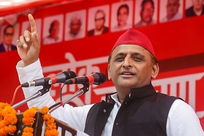 Akhilesh Yadav Shares Video of Children Taking Oil from Earthen Lamps in Ayodhya