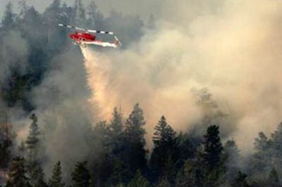 Thousands flee western Canadian wildfires