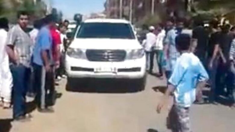UN observers in Syria attacked near besieged town
