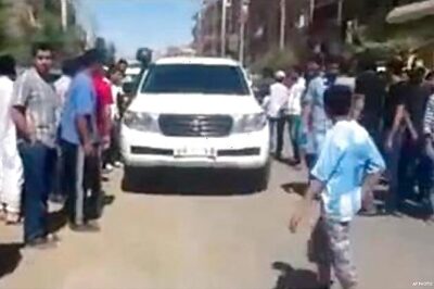 UN observers in Syria attacked near besieged town