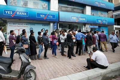 Cheques in Hand, Panicked Yes Bank Customers Queue Up Outside Branches as ATMs Run Dry