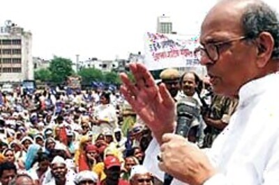 SP calls VP Singh cunning, ungrateful