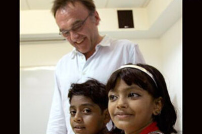 Slumdog Millionaire kid leaves slum for school