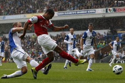 Arsenal's Walcott ruled out for 4-6 weeks