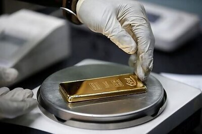 Gold falls below $2,000 per ounce as dollar slide halts