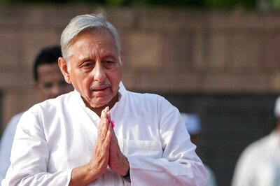 Summoning TMC's Mahua, No Action Against BJP's Bidhuri Show Centre's Double Standards: Mani Shankar Aiyar