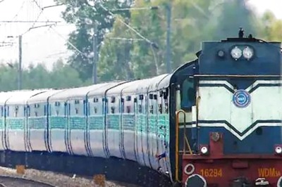 Medical Student Helps Woman Give Birth on Train
