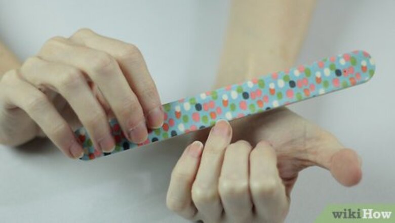 How to Do Holly Nail Art