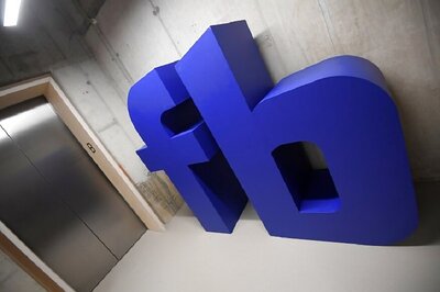 Facebook Shares Sink More Than 6% on Privacy Issues