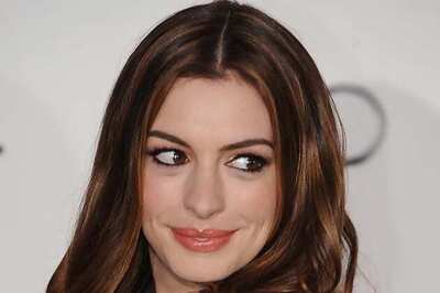 Anne Hathaway to present at Oscars 2014