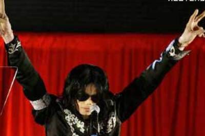 Michael Jackson 'plans more plastic surgery'