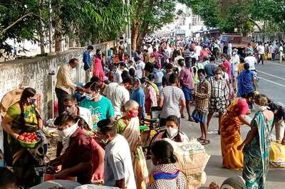 Social Distancing Goes for a Toss in Tamil Nadu Due to Panic-buying Ahead of Intensified Lockdown in 5 Cities
