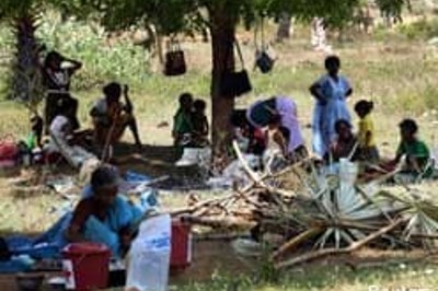 Lankan refuges flee LTTE area