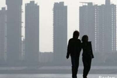 Flirtatious females confuse men: Study