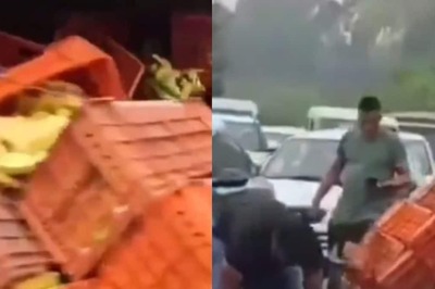 This Video Of Locals Helping Truck Driver Rearrange Banana Crates Wins Hearts
