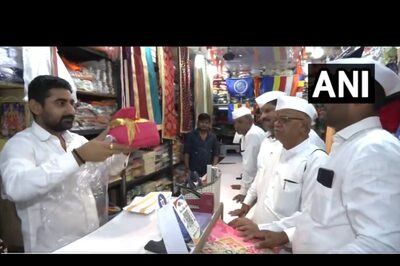 Puneri Pagadi, Shawl: Mumbai Dabbawalas Upbeat Over Attending King Charles' Coronation, Buy Gifts