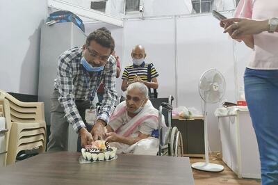Mumbai Woman Gets 1st Covid Shot as a Gift on Her 100th B'day Amid More than 1L Vaccinations in Maha