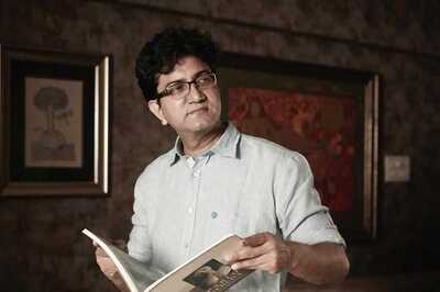 Prasoon Joshi Gives A Unique Twist To Air India's In-flight Safety Instructions