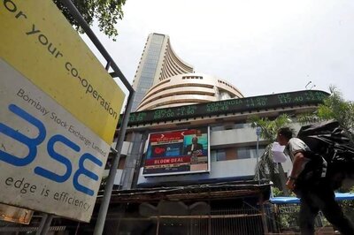 Sensex falls 586 points and Nifty ends below 7800 on global carnage