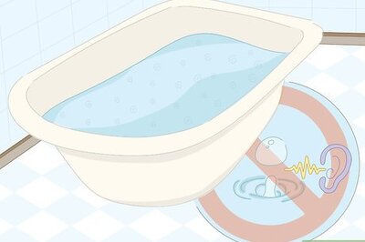 How to Deal with a Toddler Who Is Afraid of Baths