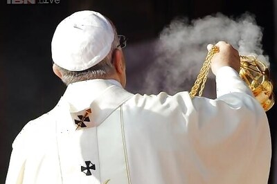 Pope gives Sri Lanka first saint before half a million crowd