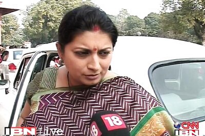 Smriti Irani shown black flags for remarks against Sonia Gandhi