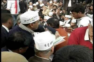 CM Kejriwal turns 'anarchist', blocks heart of national capital