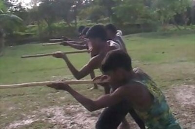 Maoists blows up rly tracks in Dhanbad