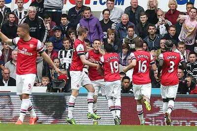 Arsenal draw 2-2 with Napoli in Emirates Cup