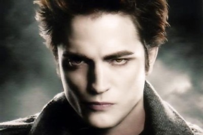 Robert Pattinson related to Dracula