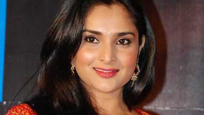 Divya Spandana is keen to learn politics