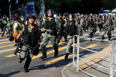 Hong Kong Police Fire Break Up Gas to Break Demonstrators March in New Weekend of Protest