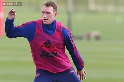 Manchester United suffer Phil Jones injury setback