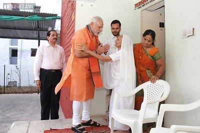 Watch: PM Narendra Modi's mother gives him laddoo, Rs 5000 on his 64th birthday