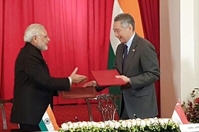 Modi meets Singapore PM, President; pacts inked on defence ties