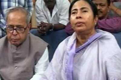 Won't dump you for Left: Cong tells Mamata