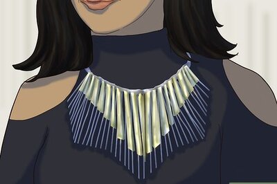 How to Wear a Bib Necklace